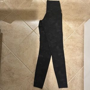cute trendy camo leggings. feel identical to lululemon align leggings